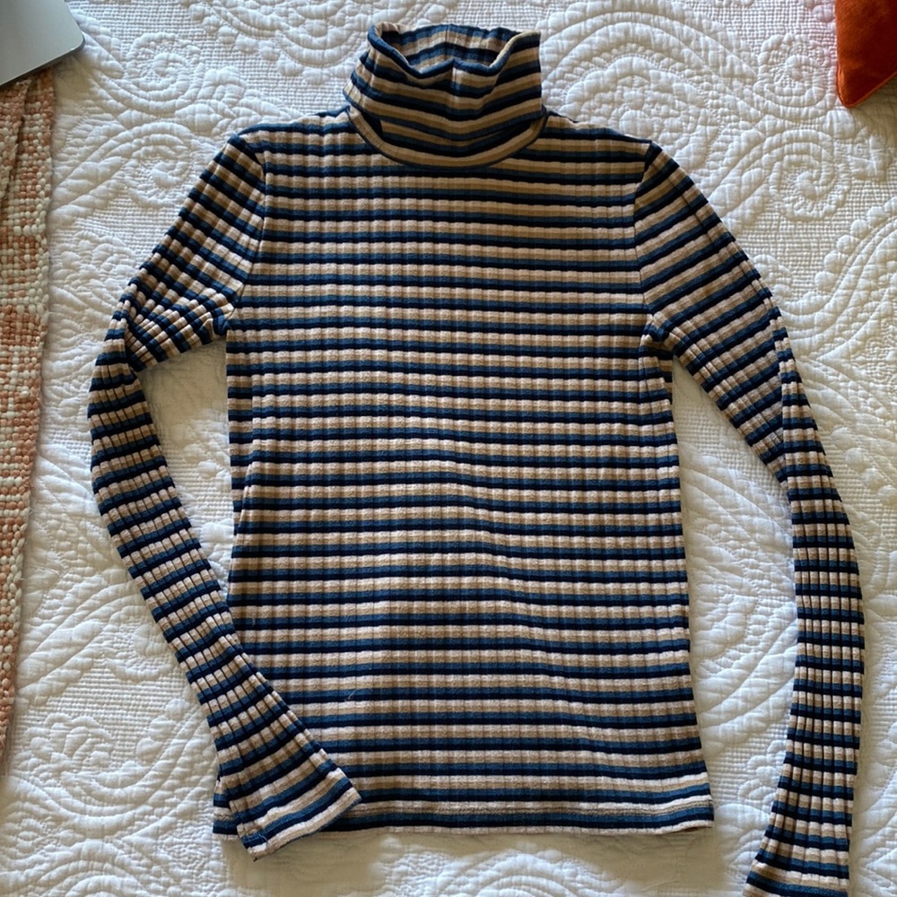 Madewell long sleeve striped turtle neck. Size S.